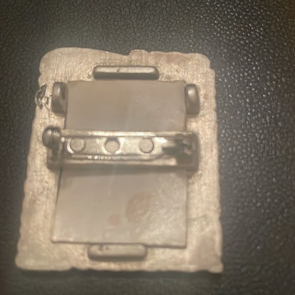 Picture brooch - Picture 2 of 4